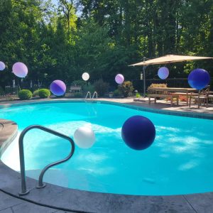 Balloon decoration for your pool